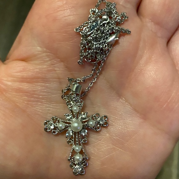 Jewelry - Women’s cross holy religious necklace pearl